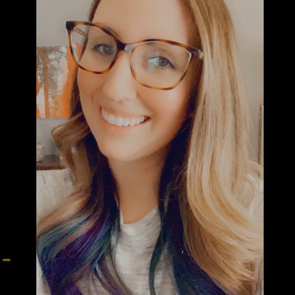 Profile Picture of Cassandra Allard (@callard299) on Poshmark