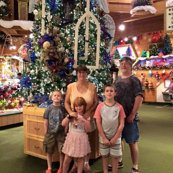 Profile Picture of Debbie Grames (@sunny65) on Poshmark