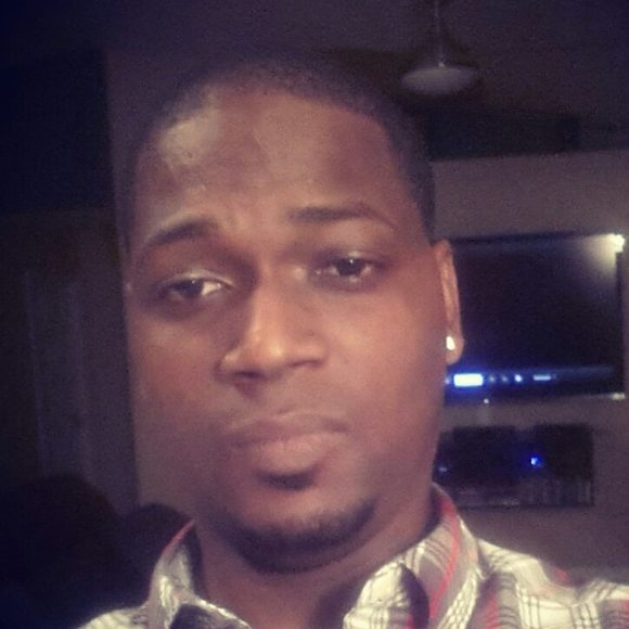 Profile Picture of Cedric Jones (@ceddaronin) on Poshmark