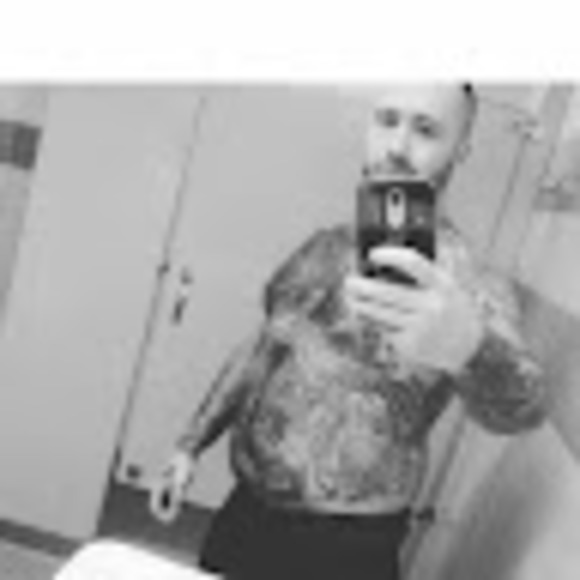 Profile Picture of Robbie Ryan (@robbie_ryan) on Poshmark