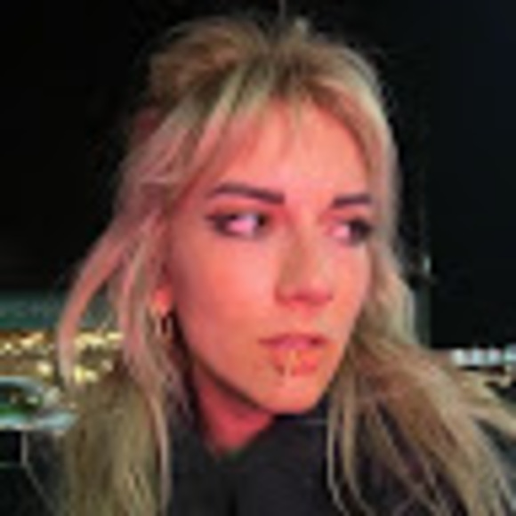 Profile Picture of Merideth Hanscom (@meridethhans420) on Poshmark