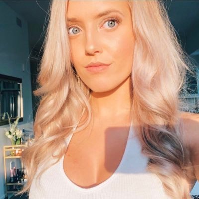 Profile Picture of Aliyah (@AhhLeeYaah) on Twitter