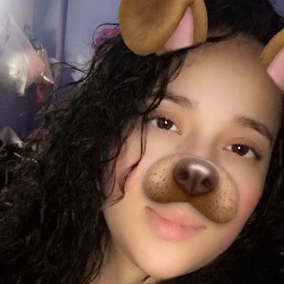 Profile Picture of Cassandra Quinones (@qcassie020) on Poshmark