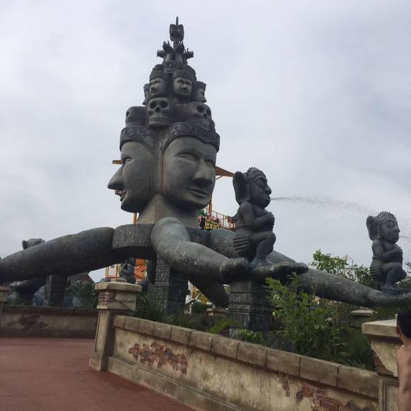 Profile Picture of Jian Huang (@jian_huang) on Poshmark