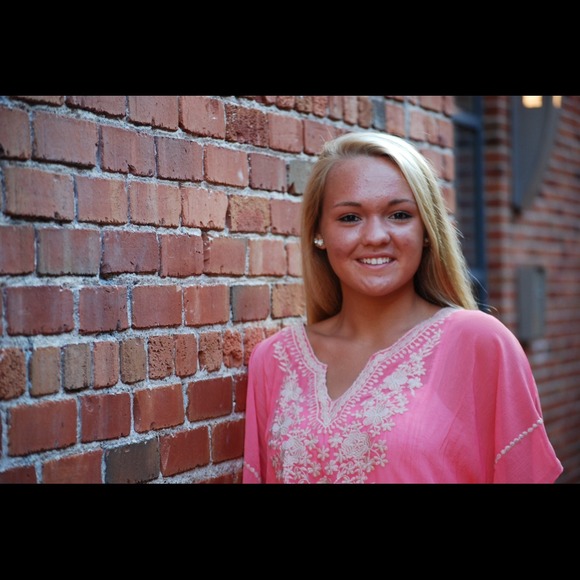 Lia Disser - Poshmark Profile Picture of Lia Disser (@liadisser) on Poshmark