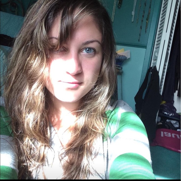 Profile Picture of Caroline Mclaughlin (@cmcla1) on Poshmark