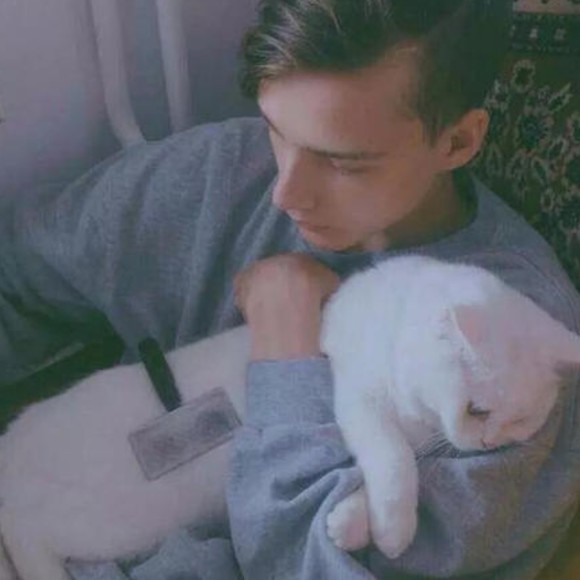 Profile Picture of Fran b. bhatt Bhatt (@haileypattonnpa) on Poshmark