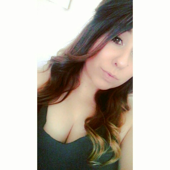 Profile Picture of Tori Hisey (@torihisey) on Poshmark