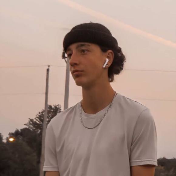 Lucas Gustin - Poshmark Profile Picture of Lucas Gustin (@lucasgustin) on Poshmark