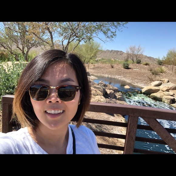 Profile Picture of Kelly Huynh (@kellyhuynh362) on Poshmark