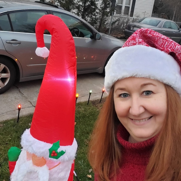 Profile Picture of Kelly Bredlau (@irisheyes414) on Poshmark