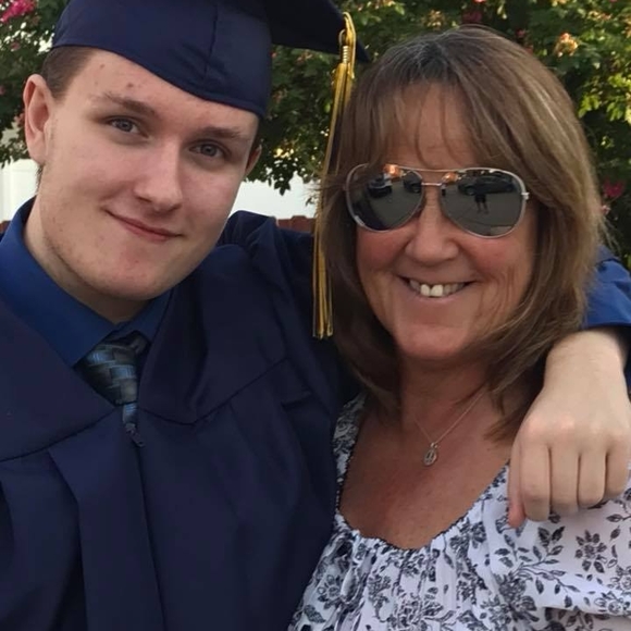 Dawn Burzycki - Poshmark Profile Picture of Dawn Burzycki (@dawn2970) on Poshmark