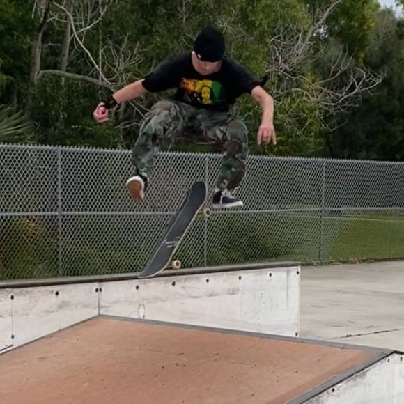 Profile Picture of Tyler Thomson (@tylerthomson) on Poshmark