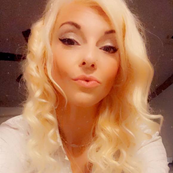 Profile Picture of Caroline Bernstein (@cbernstein843) on Poshmark