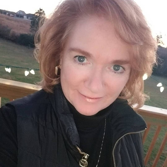 Profile Picture of Jennifer Hendrix (@jenhen53) on Poshmark