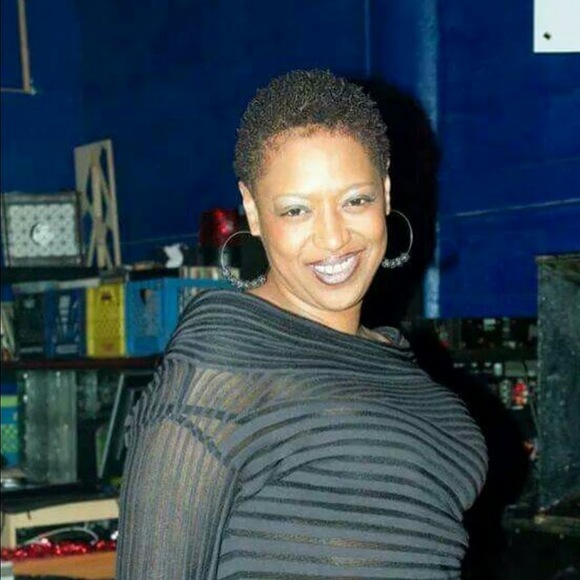 Simone Green - Poshmark Profile Picture of Simone Green (@ninasimonetoo) on Poshmark