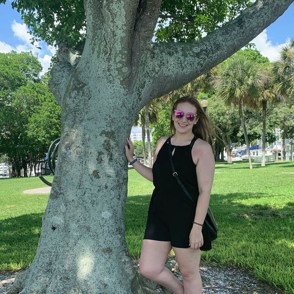 Profile Picture of Ariel Fink (@adfink) on Poshmark