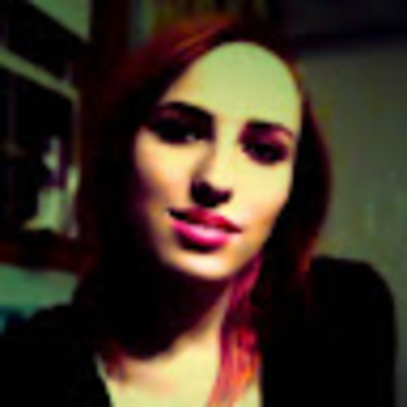 Profile Picture of Elizabeth Ziomek (@fireliz93) on Poshmark