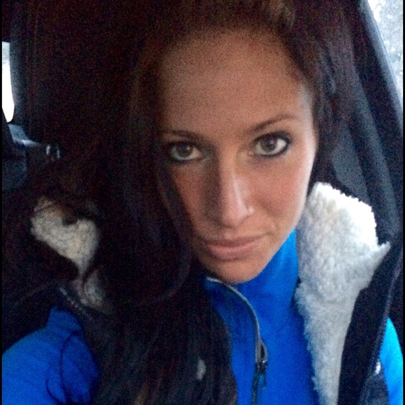 Profile Picture of Kersten Bosscher (@kerstenpatrice) on Poshmark