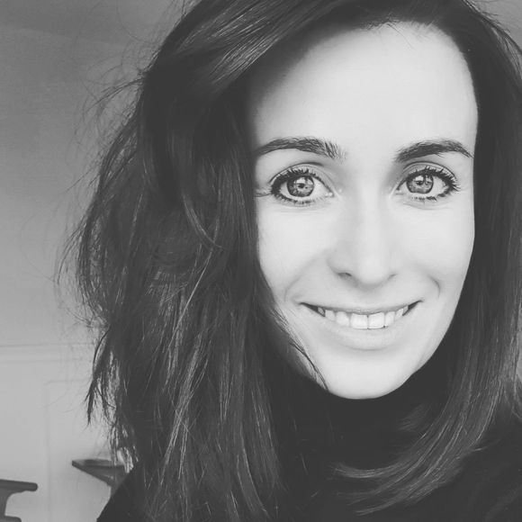 Profile Picture of Agnieszka Kujawa (@agnieszkakujawa) on Poshmark