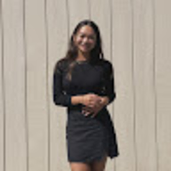 Profile Picture of Ai Hoang thai (@ai_h) on Poshmark