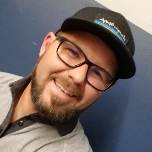 Profile Picture of Ian Merner (@imerner) on Poshmark