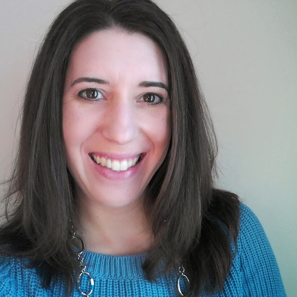 Profile Picture of Laurie Wolfe (@laurie723) on Poshmark