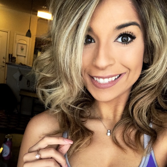 Profile Picture of Selena Mejorado (@selmimej) on Poshmark