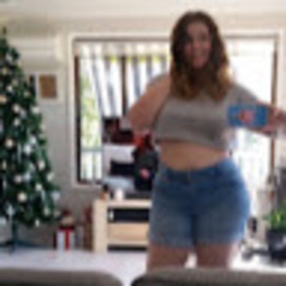 Profile Picture of Zarah Collison (@zarahcollison18) on Poshmark