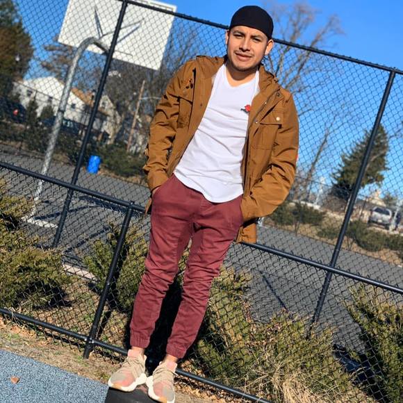 Profile Picture of Efrain Ruiz (@efrin12) on Poshmark