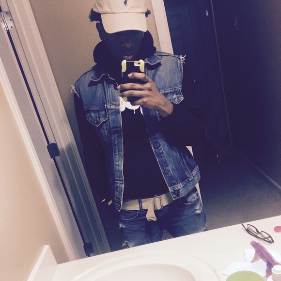 Profile Picture of Lloyd Alexander (@iiking) on Poshmark