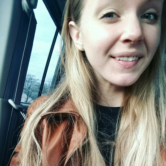 Profile Picture of Lori Carpenter (@lorilou1) on Poshmark