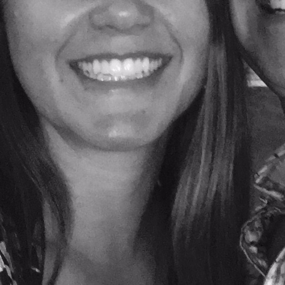 Profile Picture of Angie Harwell (@aharwell7877) on Poshmark