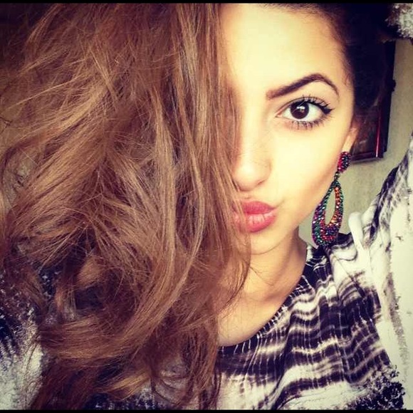 Profile Picture of R Bowen (@rbowen3211) on Poshmark