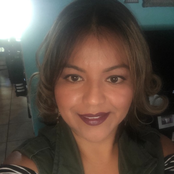 Profile Picture of Mari Ayala (@mariayala748) on Poshmark