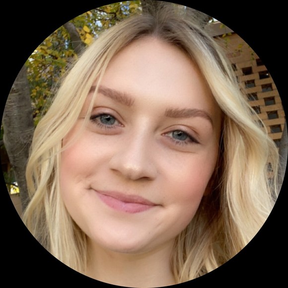 Profile Picture of Hallie Hansen (@hansenhk3) on Poshmark