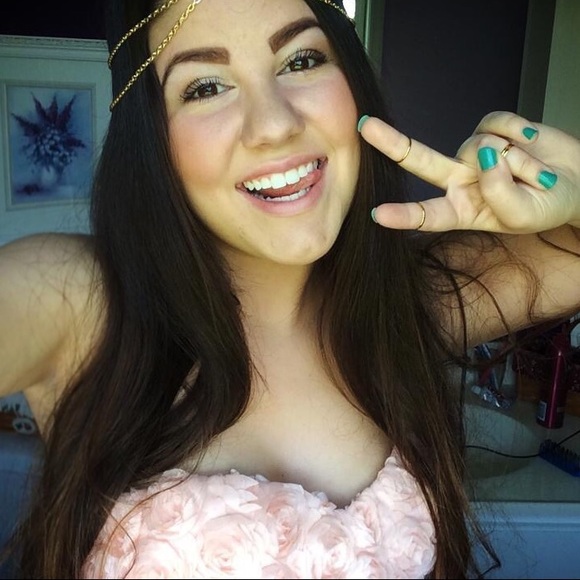 Profile Picture of Rachel Bernard (@finstarib) on Poshmark
