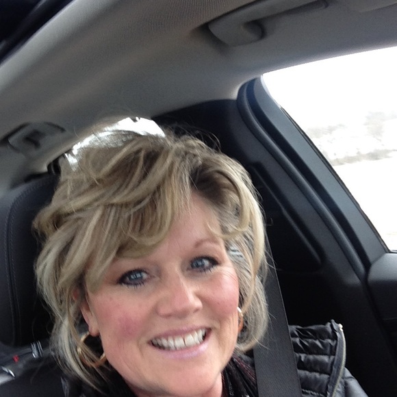 Profile Picture of Dawn Bradley (@dab5) on Poshmark
