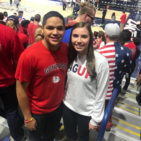 Profile Picture of Carlie Fox (@carliefox15) on Poshmark