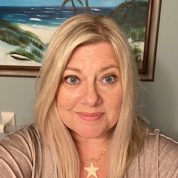 Profile Picture of Tosha Rodriguez (@tmrod) on Poshmark