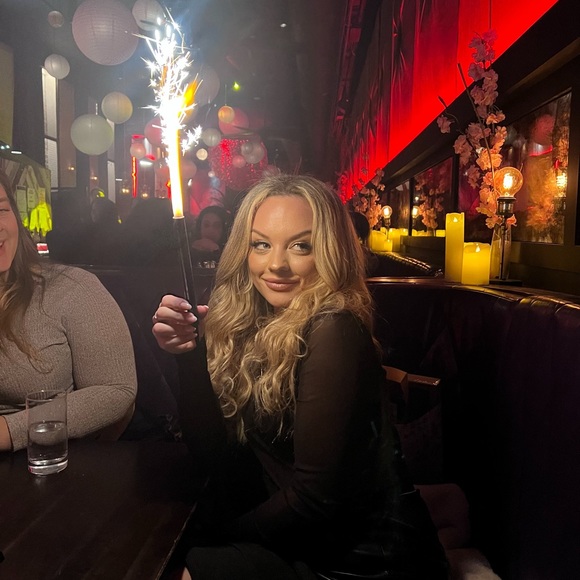 Profile Picture of 🌞 ashley Dominelli (@adominelli93) on Poshmark