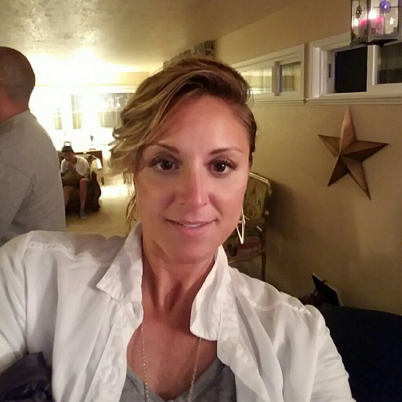Profile Picture of Marie Oreilly (@marieoreilly) on Poshmark