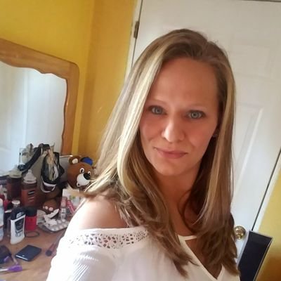 Profile Picture of Heather Lange (@hcl42444) on Twitter