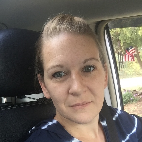 Profile Picture of Nichole Tears (@nikki3248) on Poshmark