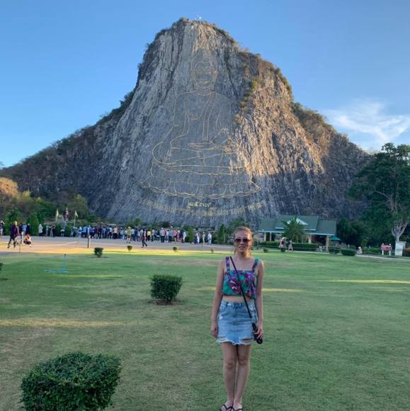 Profile Picture of Lisa Cheng (@lisacheng4eva) on Poshmark