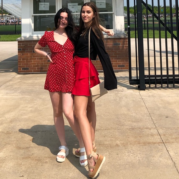 Profile Picture of Anna Geweke (@aagclothes) on Poshmark