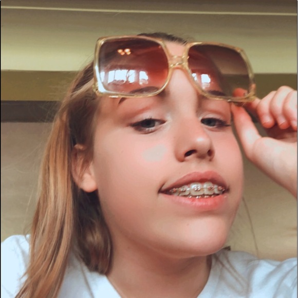 Profile Picture of Melody Wade (@melcat091) on Poshmark