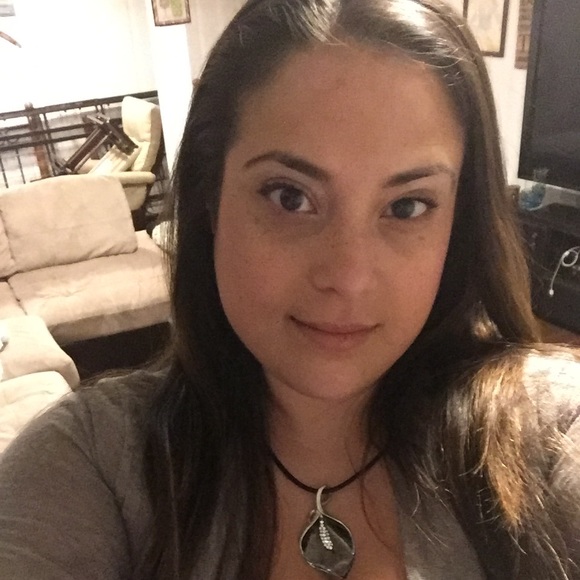 Profile Picture of Maria Manessis (@miablaki7) on Poshmark