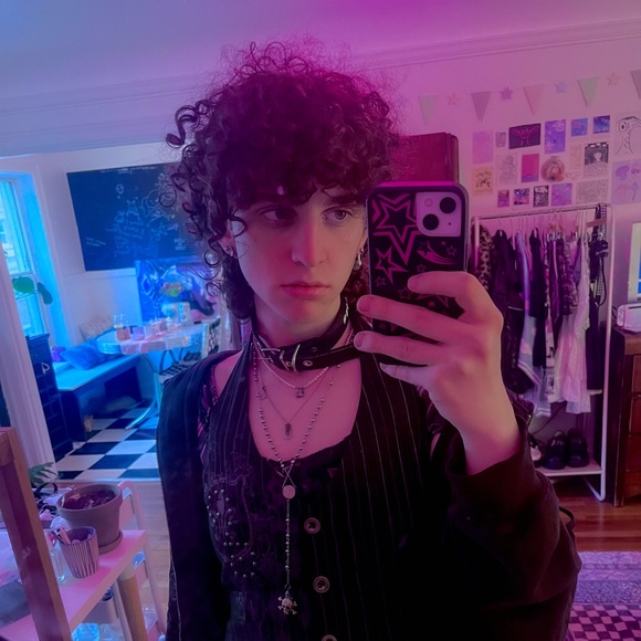 Profile Picture of Holland Gingold (@hollztheballz) on Poshmark
