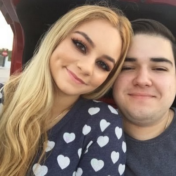 Profile Picture of Ivy Garcia (@ivygarciia) on Poshmark